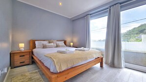 3 bedrooms, free WiFi, bed sheets - Casa da Maré Azul (São Roque)