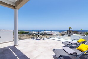 Outdoor dining - Villa Andrea del Mar by Villa Plus (Puerto Calero)