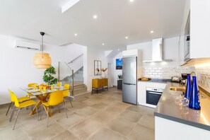Microwave, dishwasher, coffee/tea maker - Villa Andrea del Mar by Villa Plus (Puerto Calero)