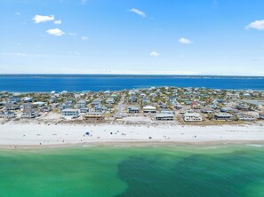 Beach nearby - NEW Rental!!! Casa De Madera - Private Pool Beach Home - Sleeps 16 (Pensacola Beach)