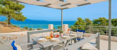 屋外ダイニングエリア