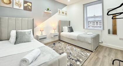 Luxury 5-Bed House w/ Cinema & Games Room -Central