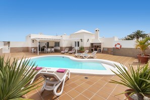 Pool - Villa Olivina 1 by Villa Plus (Tías)