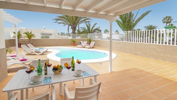 Pool - Villa Olivina 1 by Villa Plus (Tías)