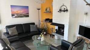 TV, fireplace, DVD player, books - Vacation home Sommerflieder (De Cocksdorp)