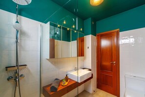 Hair dryer, towels