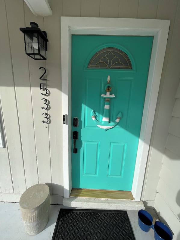 Exterior detail - "The Relaxmore" less than 5 min to town, close to beaches Don’t miss this jewel! (Sarasota)