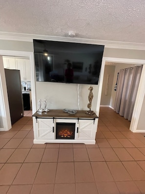 Interior - "The Relaxmore" less than 5 min to town, close to beaches Don’t miss this jewel! (Sarasota)