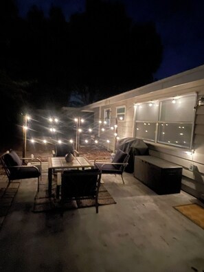 Outdoor dining - "The Relaxmore" less than 5 min to town, close to beaches Don’t miss this jewel! (Sarasota)