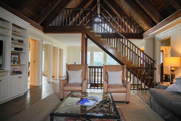 Smart-tv en een open haard