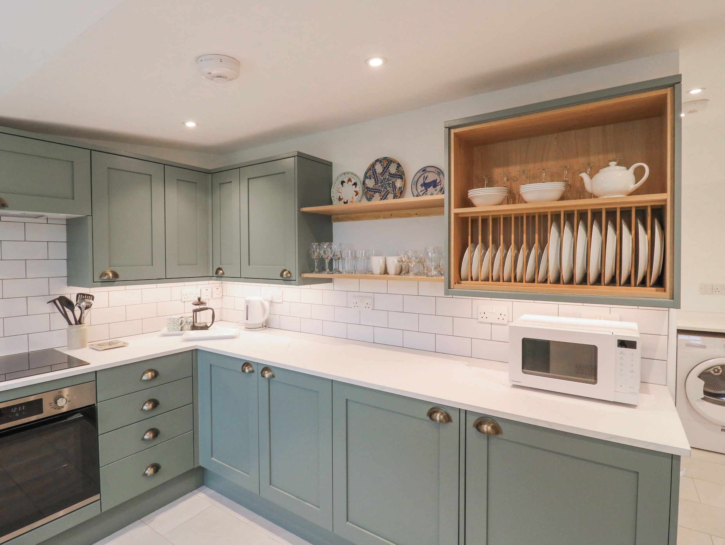 Dishwasher, cookware/dishes/utensils