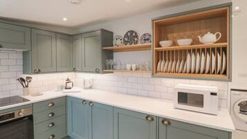 Dishwasher, cookware/dishes/utensils