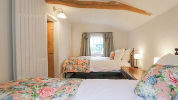 2 bedrooms, individually decorated, individually furnished, free WiFi