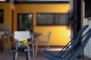 Outdoor dining - Cozy Villa in the heart of Fontane Bianche, comfortable in quiet area (Fontane Bianche)