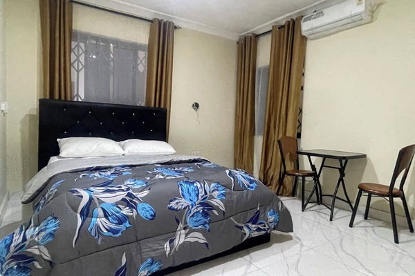 Comfort Single Room | Blackout drapes, iron/ironing board, free WiFi