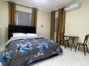 Comfort Single Room | Blackout drapes, iron/ironing board, free WiFi - NickJaak Courtyard Rooms (Accra)