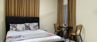 NickJaak Courtyard Rooms