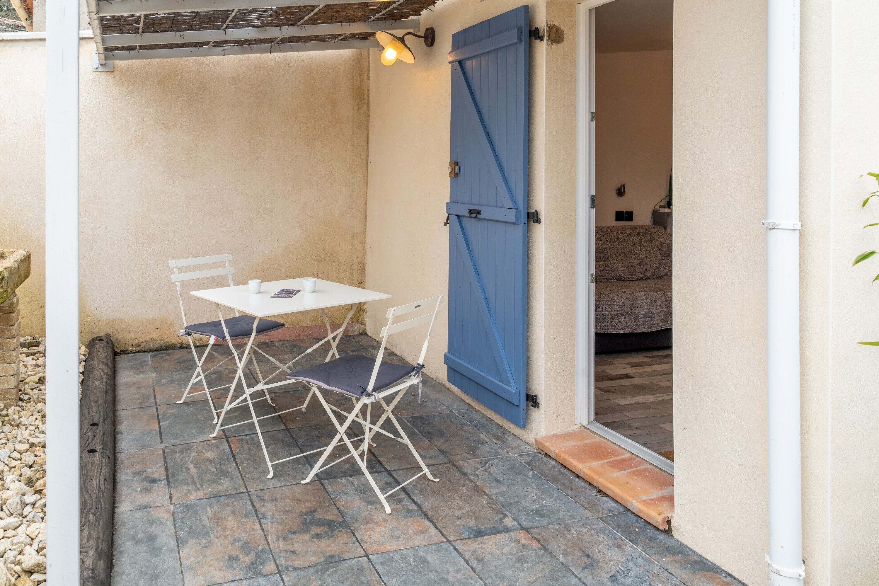  屋外ダイニングエリア