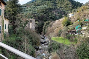 Balcony - Apartment 'Casa Vacanza A Cola' with Mountain View, Wi-Fi and Air Conditioning (Rocchetta Nervina)