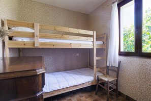 3 bedrooms, iron/ironing board