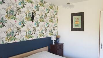 3 chambres, fer et planche Ă repasser