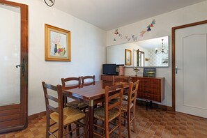 Dining - 'Villa L'Andélu' – Tranquil Retreat Near Ocean and Léon Lake (Saint-Michel Escalus)