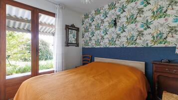 3 chambres, fer et planche Ă repasser