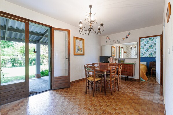 Dining - 'Villa L'Andélu' – Tranquil Retreat Near Ocean and Léon Lake (Saint-Michel Escalus)