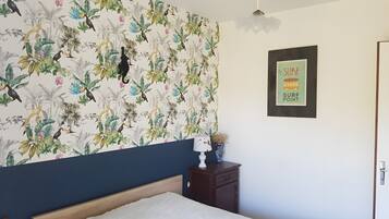 3 bedrooms, iron/ironing board