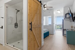 Iron/ironing board, WiFi, bed sheets - Destin West V510 ~ Beach Access/7 Pools/3 Hot Tubs/700 ft Lazy River (Fort Walton Beach)