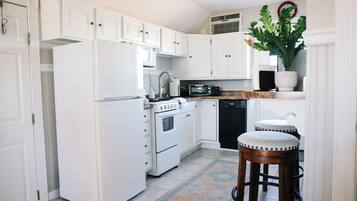 Micro-ondas, fogão, cooktop, lava-louças