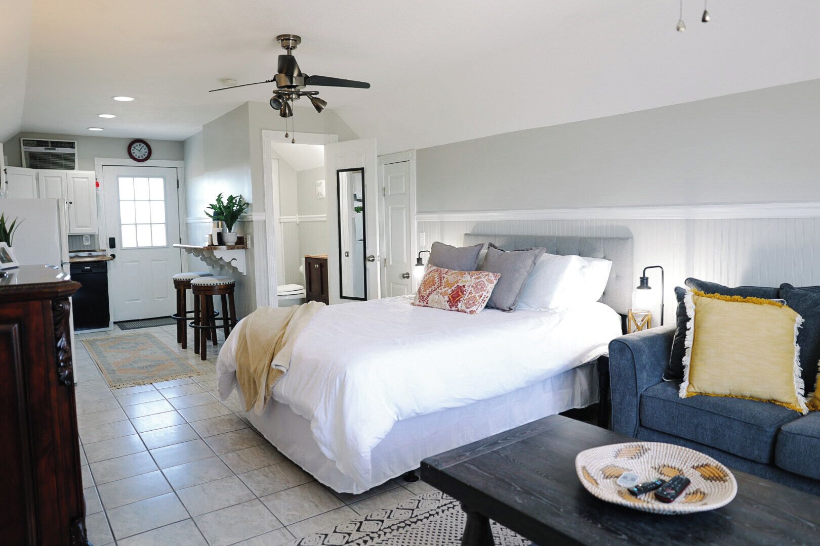 Strykjärn/strykbräda, wi-fi och sängkläder