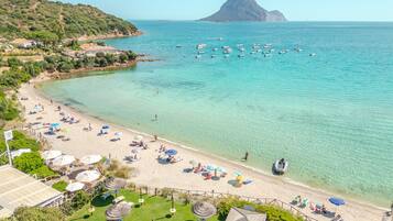 Una playa cerca