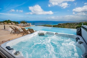 Terrace/patio - Villa Azuria with Private Infinity Pool and Whirlpool Sea View (Sicilia)