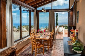Dining - Villa Azuria with Private Infinity Pool and Whirlpool Sea View (Sicilia)