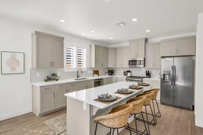 Private kitchen - 3 Masters w/Kings PrivateHotTub @Paseos HeatedPool (Washington)
