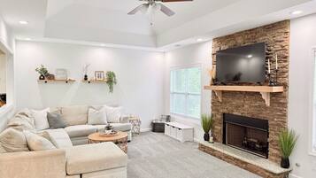 Télévision, cheminée