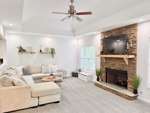 Televisie en een open haard