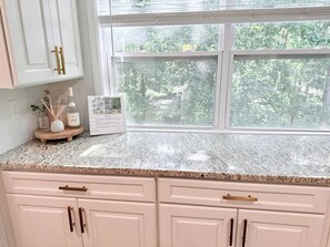 Interior - 3BR Modern Home Near LakePoint, KSU, Lakes, Trails (Acworth)