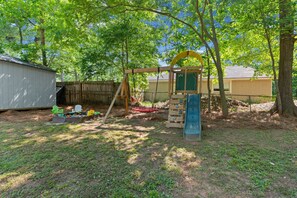 Children's area - 3BR Modern Home Near LakePoint, KSU, Lakes, Trails (Acworth)