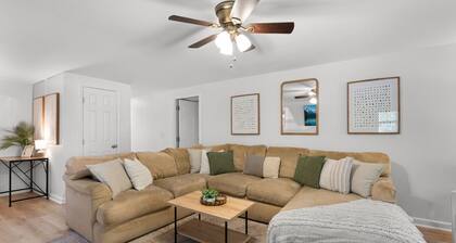 Modern 1 BR Basement Suite Near LakePoint & KSU