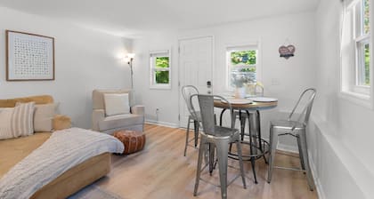 Modern 1 BR Basement Suite Near LakePoint & KSU