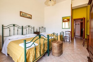 Room - I Quattro Rioni - Camera Tripla (Nociglia)