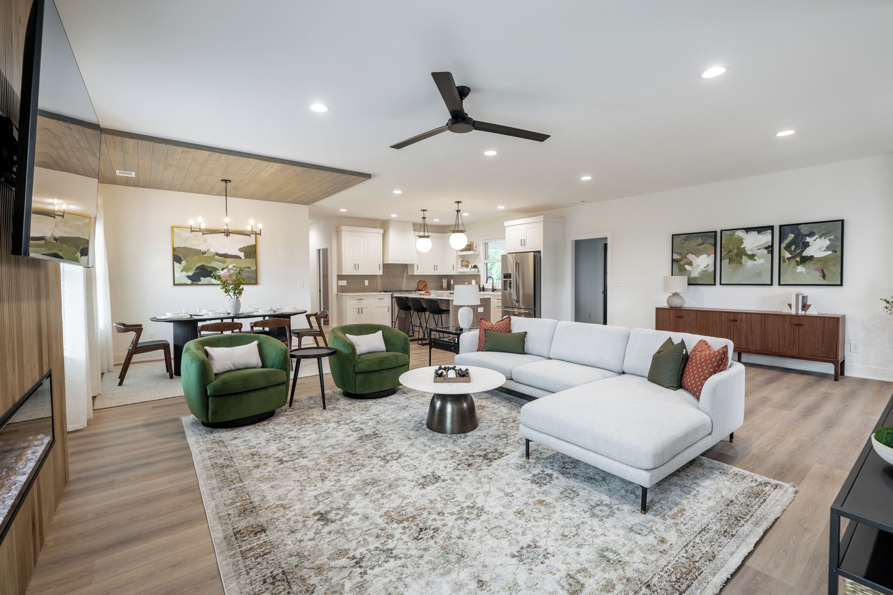 Smart TV, fireplace, ping pong, books