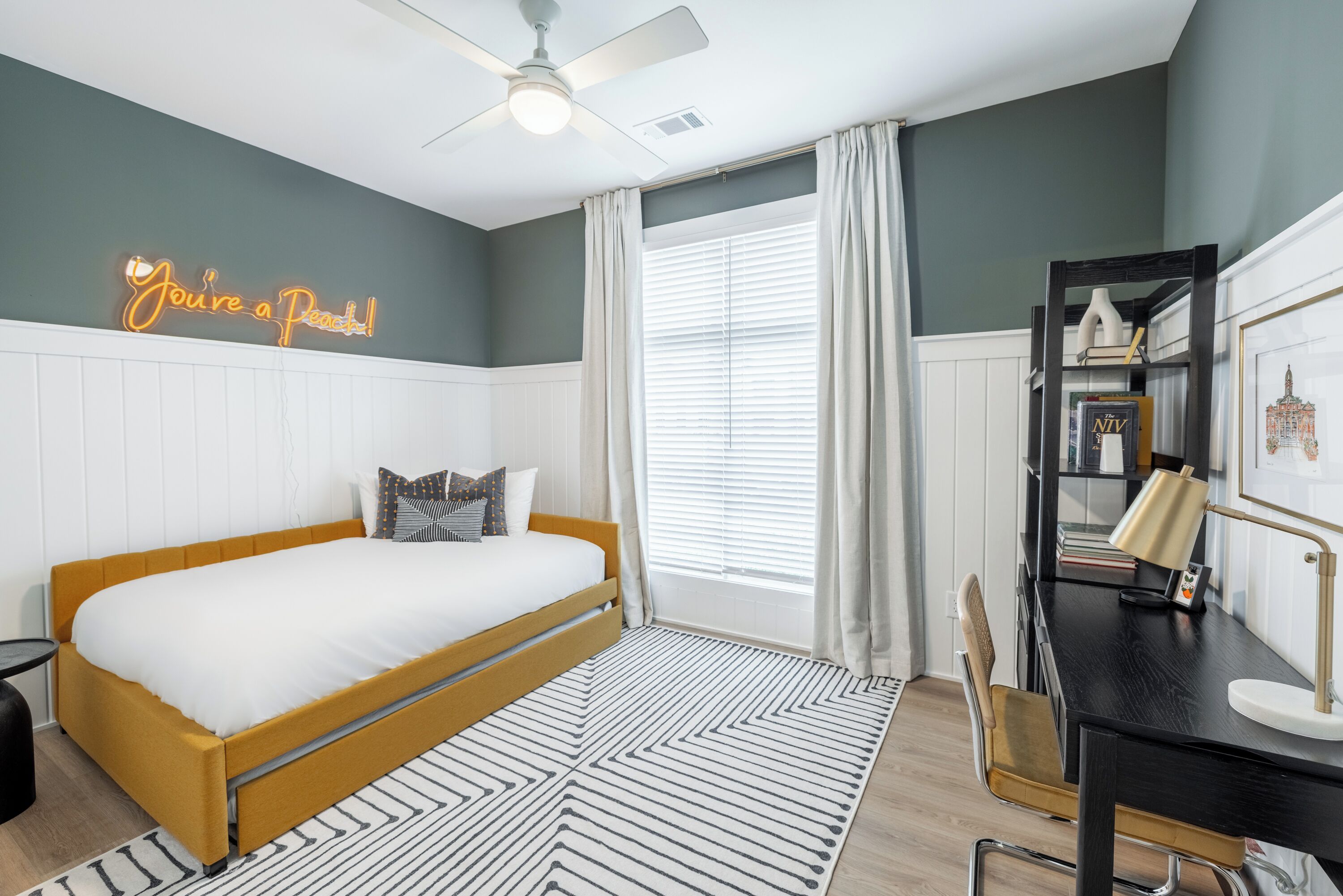 4 Schlafzimmer, Schreibtisch, Bügeleisen/Bügelbrett, Reisekinderbett