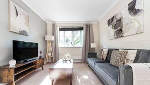 Living area - Comfortable 2-Bed Apartment Near Brixton (London)
