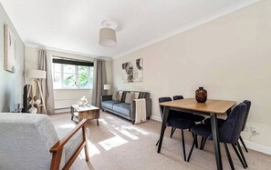 Living area - Comfortable 2-Bed Apartment Near Brixton (London)