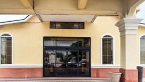 Front of property - Studio 6 Suites Houston, TX - Spring (Houston)