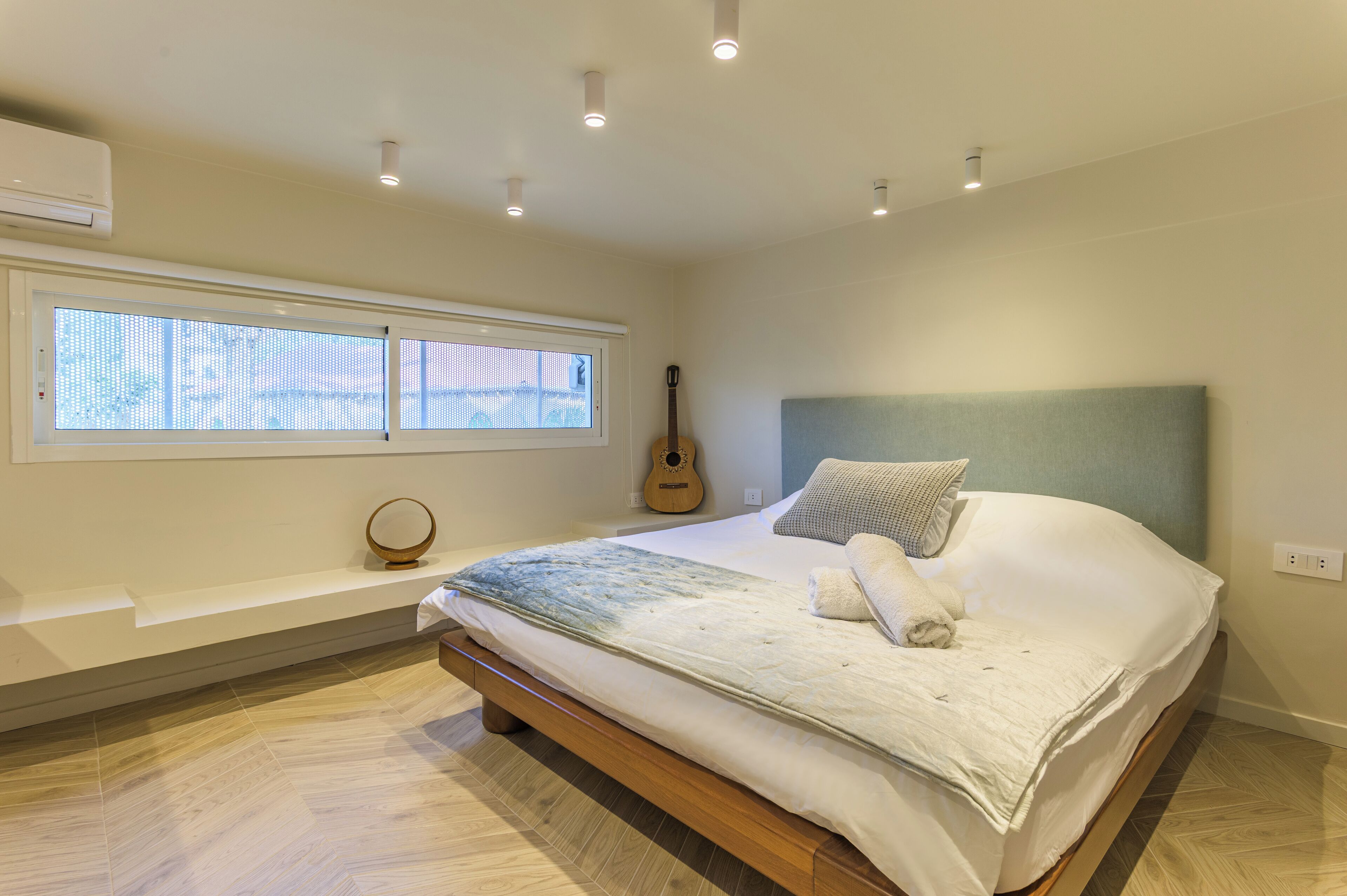 1 bedroom, iron/ironing board, internet, bed sheets