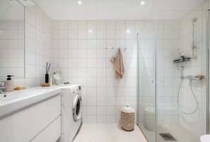 Hair dryer, towels, soap, toilet paper - Cozy Central Apartment in Oslo - Available Feb 17 to March 8 (Oslo)
